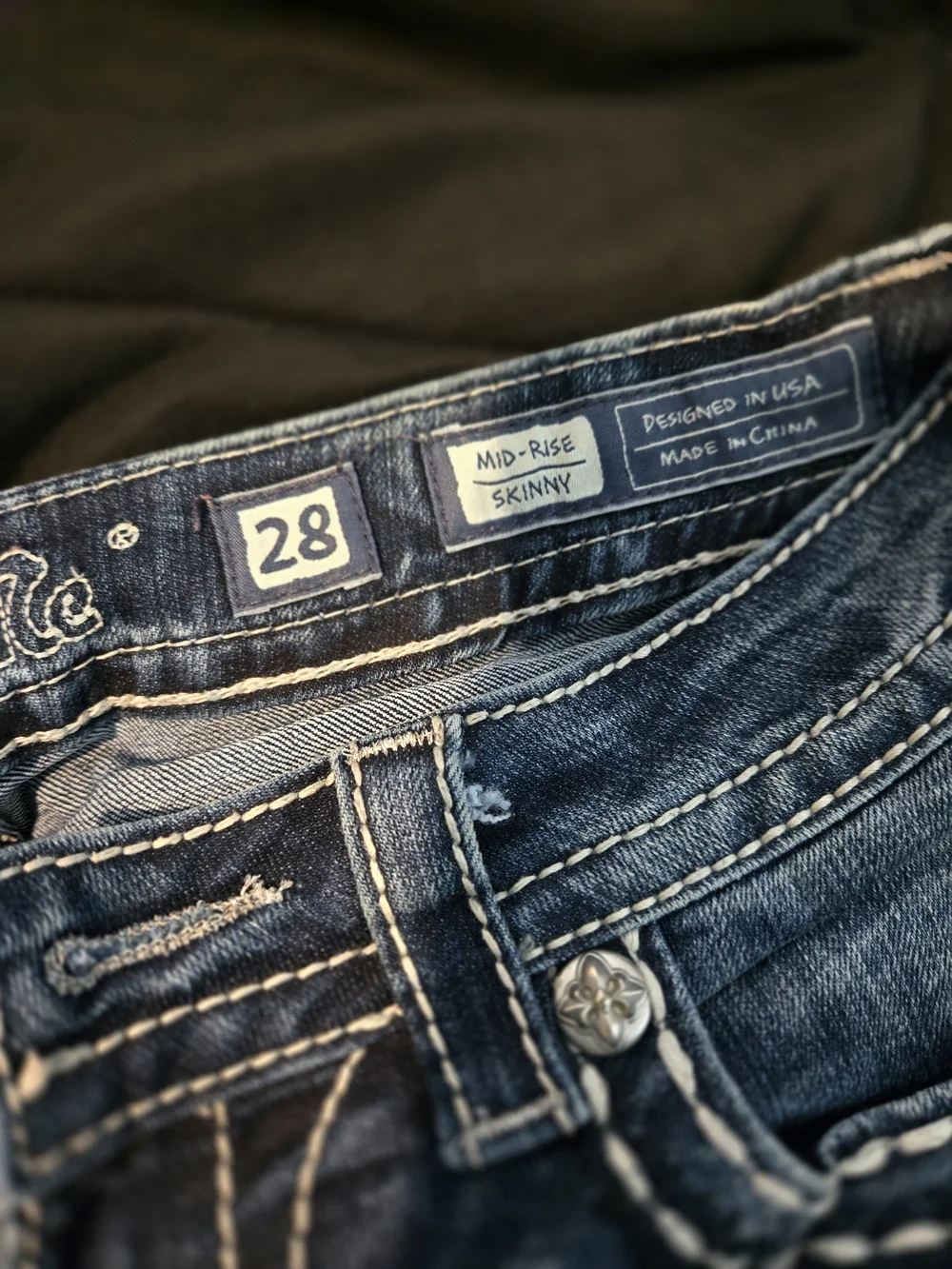 Miss Me Skinny Jeans | Size 28 | Mid-Rise | Embellished Wing Pocket | Stretch - Picture 4 of 7